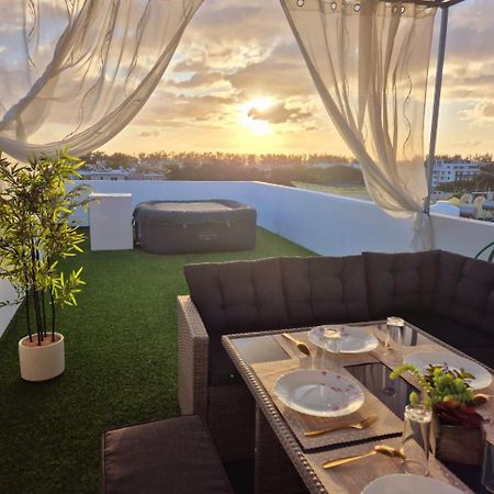 Skyview Apartment- Rooftop Penthouse With Sunset & Sea Views Flic en Flac Ngoại thất bức ảnh