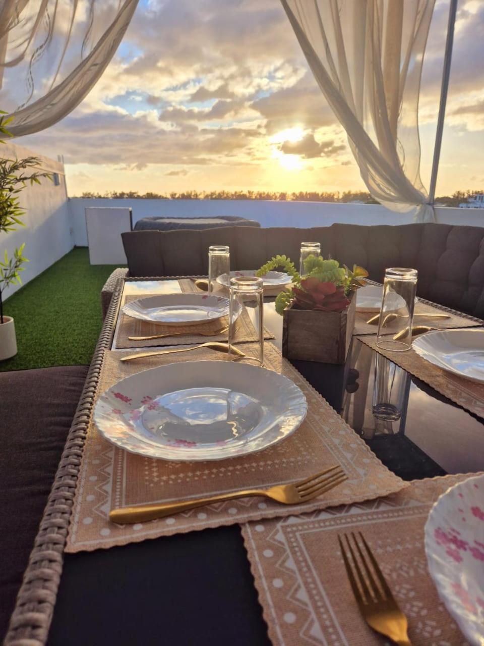 Skyview Apartment- Rooftop Penthouse With Sunset & Sea Views Flic en Flac Ngoại thất bức ảnh